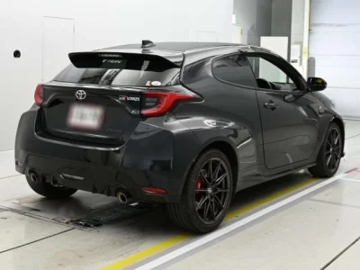 Toyota YARIS  с аукциона в Японии