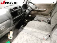 Mazda BONGO лот № 106 оценка 3  с аукциона в Японии 3