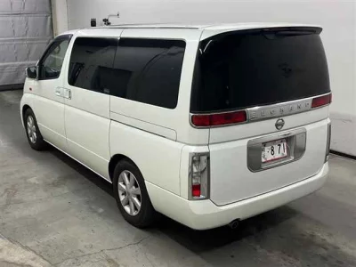 Nissan ELGRAND  с аукциона в Японии