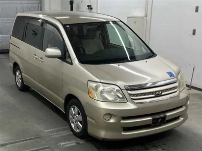 Toyota NOAH  с аукциона в Японии