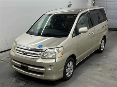 Toyota NOAH  с аукциона в Японии