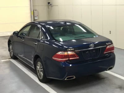 Toyota CROWN  с аукциона в Японии