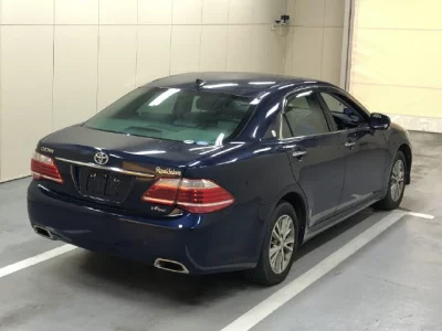Toyota CROWN  с аукциона в Японии