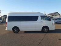 Toyota HIACE лот № 70008 оценка 4  с аукциона в Японии 2