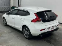 Volvo V40 лот № 90143 оценка 4  с аукциона в Японии 1