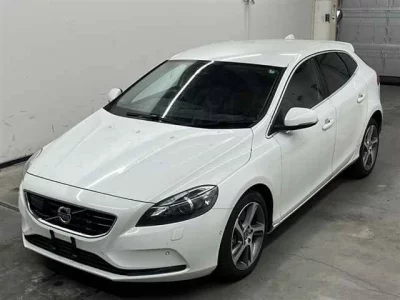 Volvo V40  с аукциона в Японии