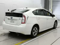 Toyota PRIUS лот № 30569 оценка R  с аукциона в Японии 1