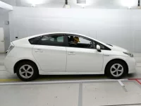 Toyota PRIUS лот № 30569 оценка R  с аукциона в Японии 2