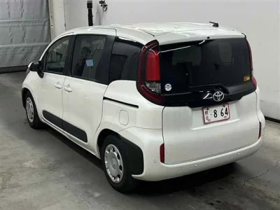 Toyota SIENTA  с аукциона в Японии