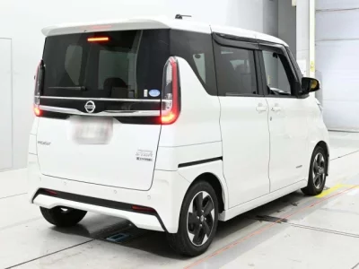 Nissan ROOX  с аукциона в Японии