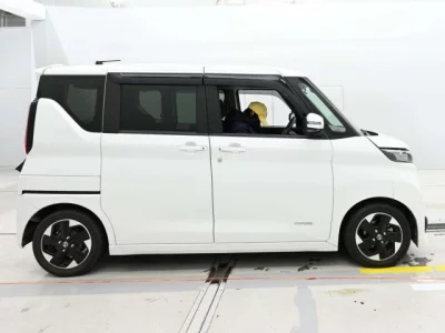 Nissan ROOX  с аукциона в Японии