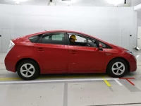 Toyota PRIUS лот № 30675 оценка R  с аукциона в Японии 2