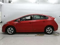 Toyota PRIUS лот № 30675 оценка R  с аукциона в Японии 3