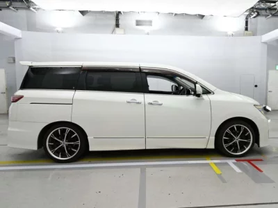 Nissan ELGRAND  с аукциона в Японии