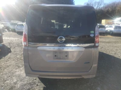 Nissan SERENA  с аукциона в Японии