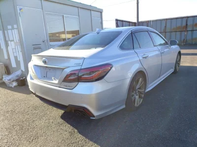 Toyota CROWN  с аукциона в Японии