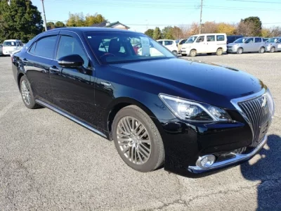 Toyota CROWN  с аукциона в Японии