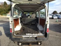 Nissan CARAVAN VAN лот № 23070 оценка 3  с аукциона в Японии 6