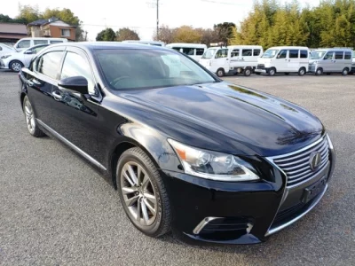 Lexus LS  с аукциона в Японии