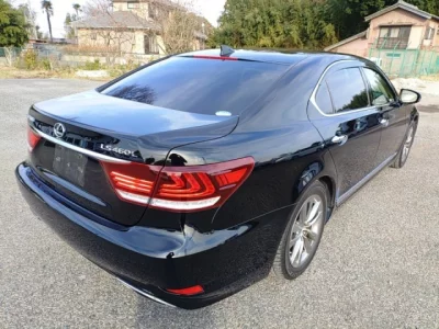 Lexus LS  с аукциона в Японии