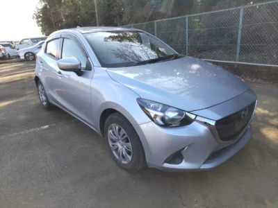 Mazda DEMIO  с аукциона в Японии