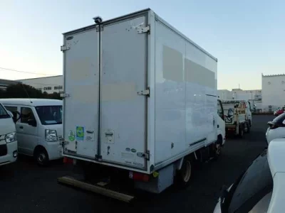 Toyota DYNA  с аукциона в Японии