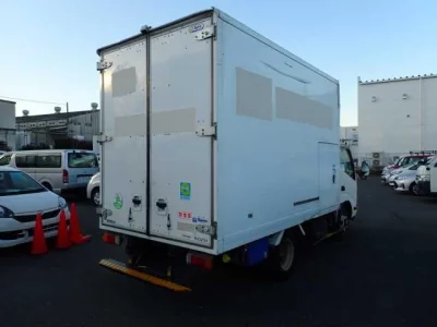 Toyota DYNA  с аукциона в Японии