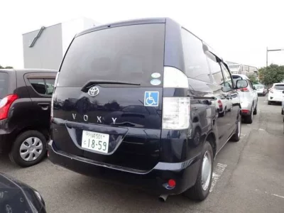 Toyota VOXY  с аукциона в Японии