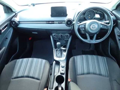 Mazda DEMIO  с аукциона в Японии