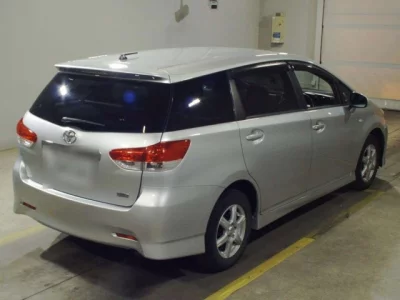 Toyota WISH  с аукциона в Японии