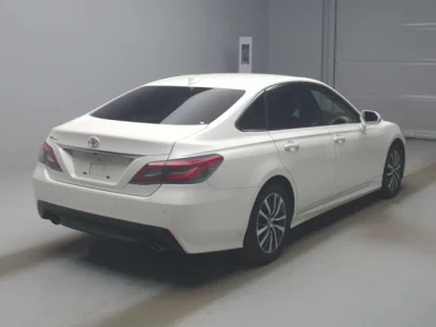 Toyota CROWN  с аукциона в Японии