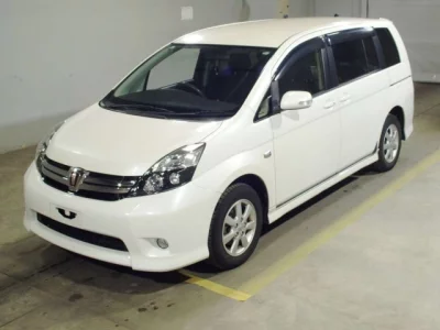 Toyota ISIS  с аукциона в Японии