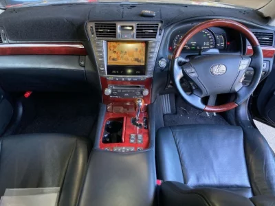 Lexus LS  с аукциона в Японии