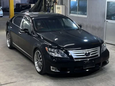 Lexus LS  с аукциона в Японии