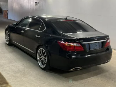 Lexus LS  с аукциона в Японии
