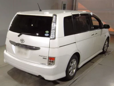 Toyota ISIS  с аукциона в Японии