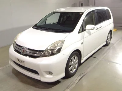 Toyota ISIS  с аукциона в Японии