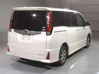 Toyota NOAH  с аукциона в Японии