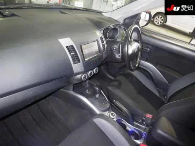 Mitsubishi OUTLANDER  с аукциона в Японии