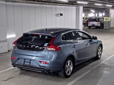 Volvo V40  с аукциона в Японии