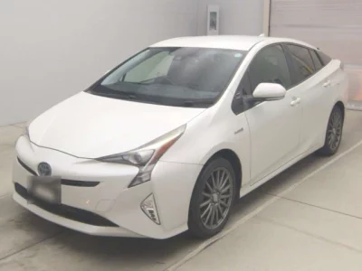 Toyota PRIUS  с аукциона в Японии