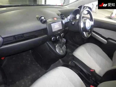 Mazda DEMIO  с аукциона в Японии