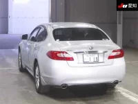 Nissan FUGA лот № 42 оценка 4  с аукциона в Японии 1