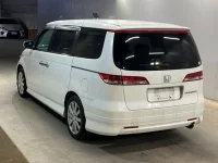 Honda ELYSION лот № 2046 оценка 3.5  с аукциона в Японии 1