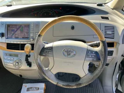 Toyota ESTIMA  с аукциона в Японии
