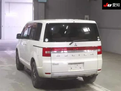 Mitsubishi DELICA D5
