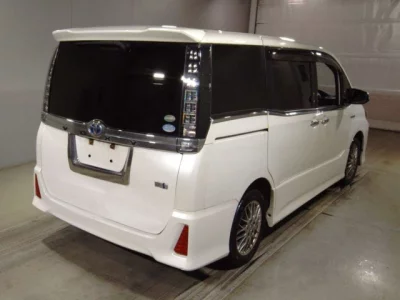 Toyota VOXY  с аукциона в Японии