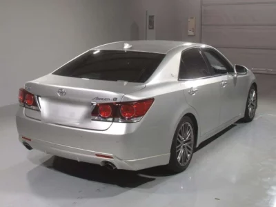 Toyota CROWN  с аукциона в Японии
