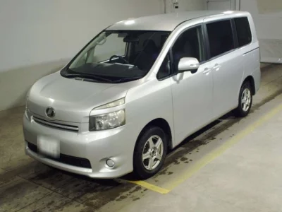 Toyota VOXY  с аукциона в Японии