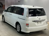 Toyota ISIS лот № 2112 оценка R  с аукциона в Японии 1